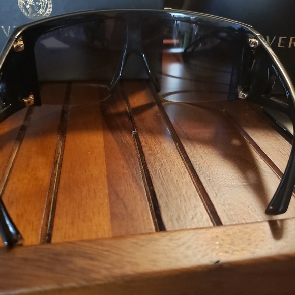 Authentic Pre-owned Black Versace Medusa Icon Shield Sunglasses - Picture 5 of 10
